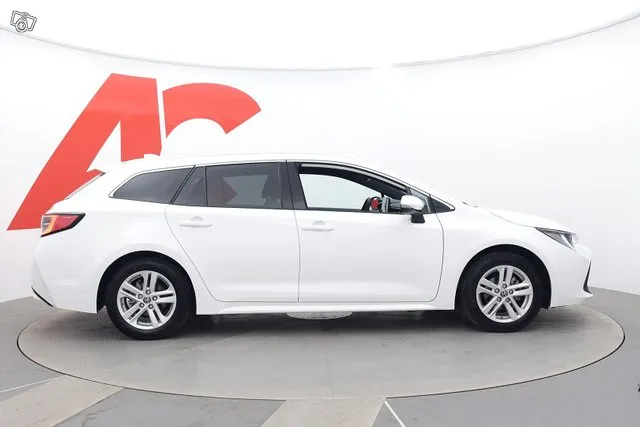 Toyota Corolla Touring Sports 1,8 Hybrid Prestige Edition - ALV-väh kelpoinen / Bi-LED / Sähkötakaluukku / Älyavain / Kamera / Navi / Lämpöratti ym. Image 6