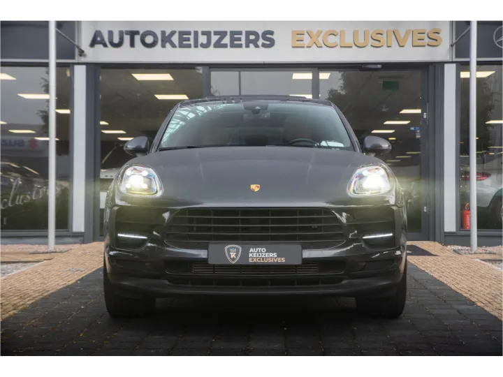 Porsche Macan 2.0  Image 2